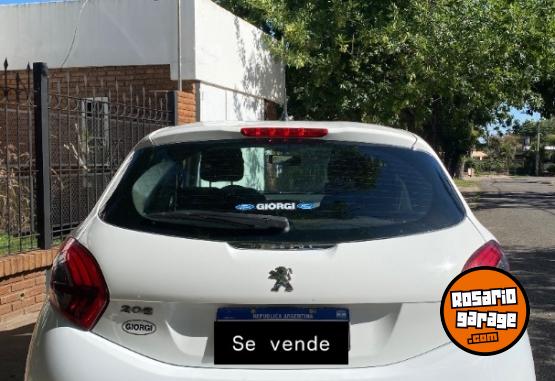 Autos - Peugeot 208 active 1.6 2017 Nafta 118000Km - En Venta