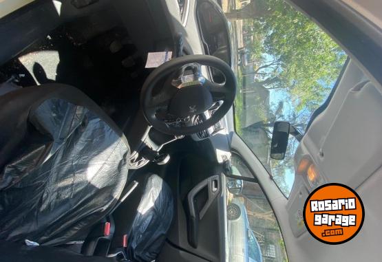 Autos - Peugeot 208 active 1.6 2017 Nafta 118000Km - En Venta