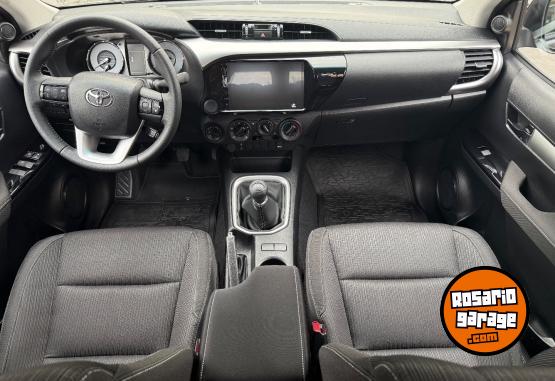 Camionetas - Toyota HILUX SR 4x4 2025 Diesel 1Km - En Venta