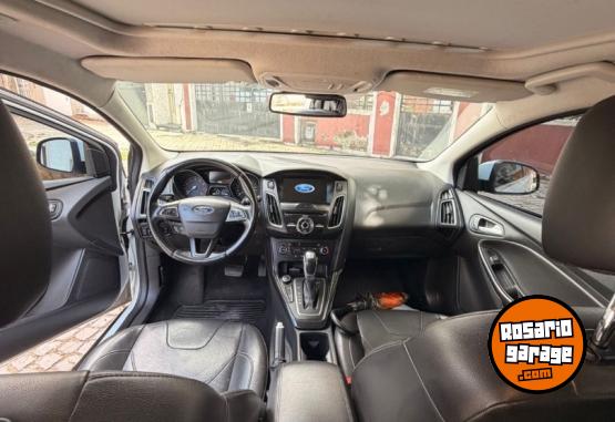Autos - Ford Focus Titanium 2017 Nafta 115000Km - En Venta