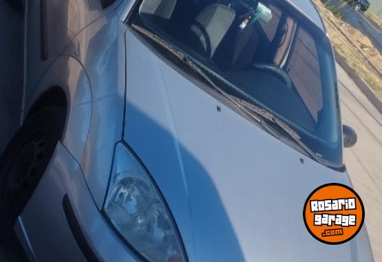 Autos - Ford Focus 2004 GNC 224000Km - En Venta