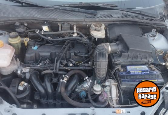 Autos - Ford Focus 2004 GNC 224000Km - En Venta