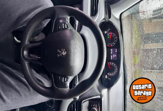 Autos - Peugeot 208 Active 2013 Nafta 105000Km - En Venta