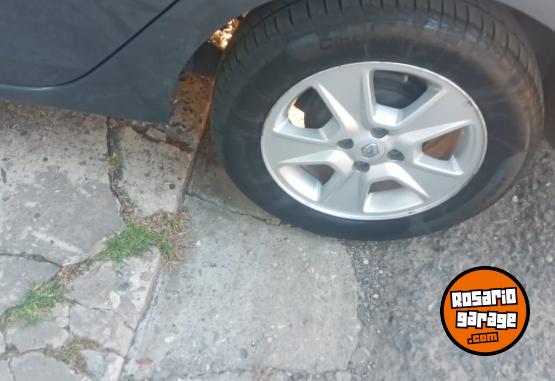 Autos - Renault Logan 2016 GNC 120000Km - En Venta