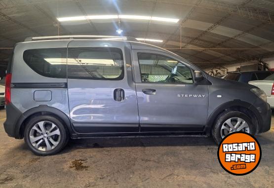 Utilitarios - Renault Kangoo Stepway 2023 GNC 60000Km - En Venta
