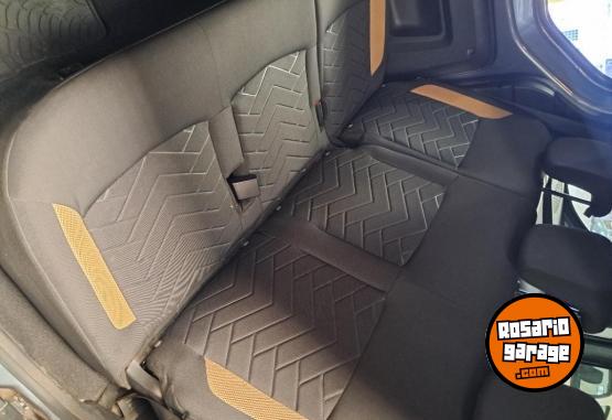 Utilitarios - Renault Kangoo Stepway 2023 GNC 60000Km - En Venta