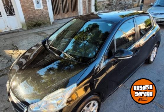 Autos - Peugeot 208 touchscreen 2014 Nafta 123300Km - En Venta