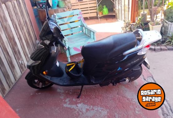 Motos - Suzuki An125 2017 Nafta 9600Km - En Venta