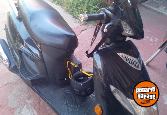 Motos - Suzuki An125 2017 Nafta 9600Km - En Venta