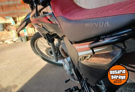 Motos - Honda Tornado 2022 Nafta 14000Km - En Venta