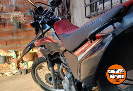 Motos - Honda Tornado 2022 Nafta 14000Km - En Venta