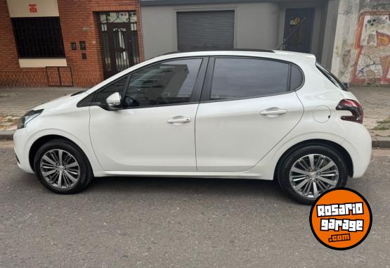 Autos - Peugeot 208 Allure 2017 Nafta 40300Km - En Venta