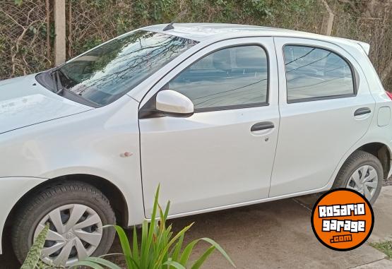 Autos - Toyota Etios 2023 Nafta 17000Km - En Venta