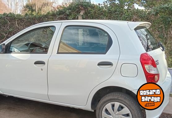 Autos - Toyota Etios 2023 Nafta 17000Km - En Venta