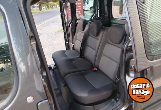 Utilitarios - Peugeot PARTNER PATAGONICA 2015 Nafta 130000Km - En Venta