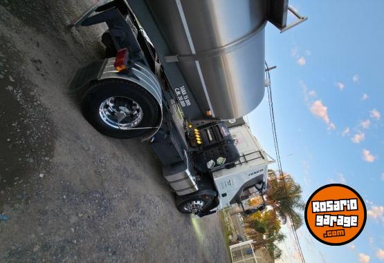 Camiones y Grúas - Iveco cursor 330 - En Venta