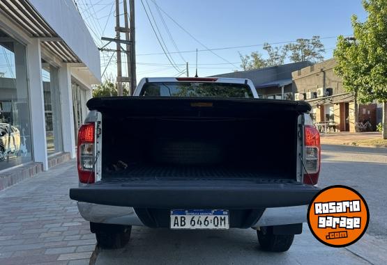 Camionetas - Nissan NP300 FRONTIER D/C LE 4x4 2017 Diesel 285000Km - En Venta