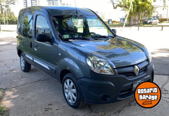 Utilitarios - Renault Kangoo confort 2015 Nafta 155000Km - En Venta