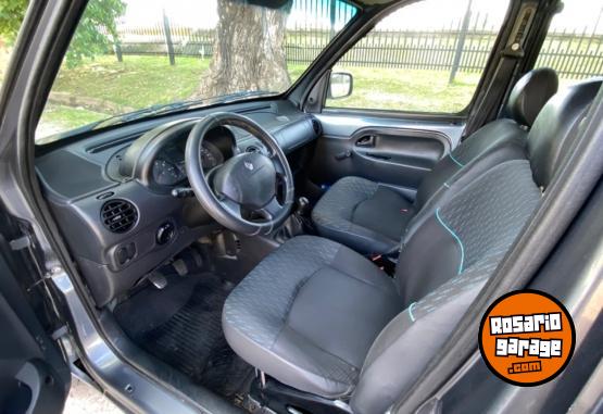 Utilitarios - Renault Kangoo confort 2015 Nafta 155000Km - En Venta