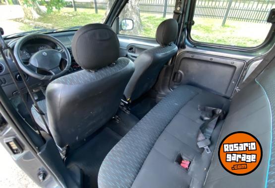Utilitarios - Renault Kangoo confort 2015 Nafta 155000Km - En Venta