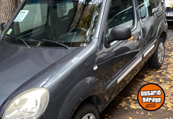 Utilitarios - Renault Kangoo confort 2015 Nafta 155000Km - En Venta
