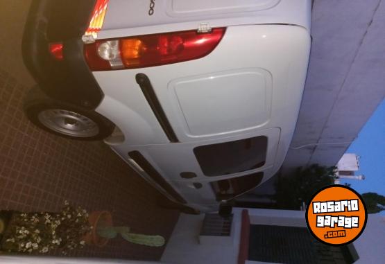 Utilitarios - Renault Kangoo 2015 GNC 190000Km - En Venta