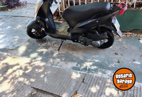 Motos - Kymco 125 2023 Nafta 4000Km - En Venta