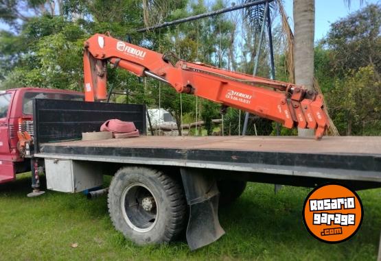Camiones y Gr�as - Ford 6000 con hidro gr�a Ferioli - En Venta