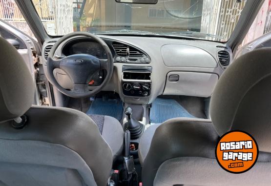 Autos - Ford Fiesta XL 2001 Nafta 200000Km - En Venta