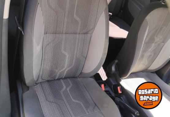 Autos - Renault Logan 2015 Nafta 98000Km - En Venta