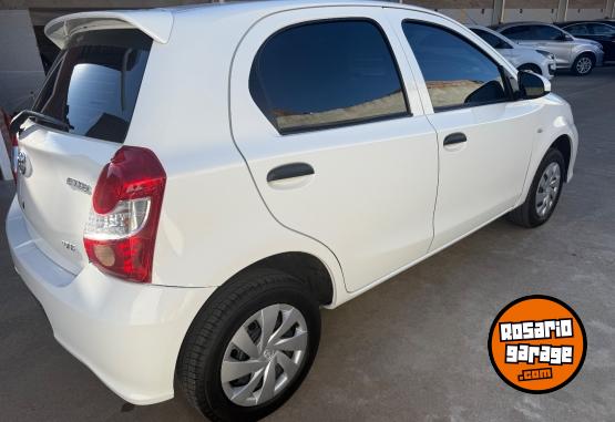 Autos - Toyota Etios 2022 Nafta 30000Km - En Venta