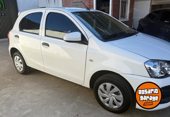 Autos - Toyota Etios 2022 Nafta 30000Km - En Venta