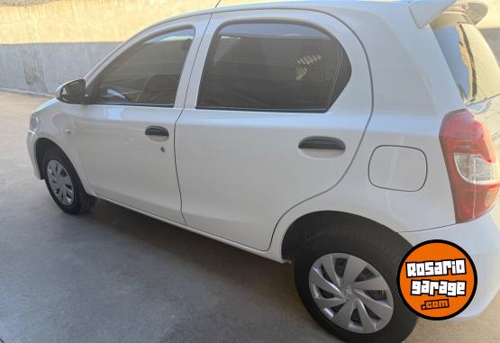 Autos - Toyota Etios 2022 Nafta 30000Km - En Venta
