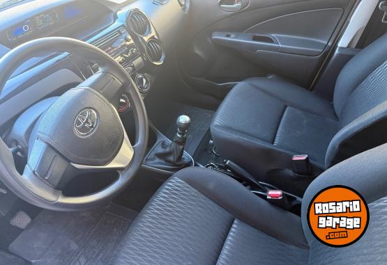 Autos - Toyota Etios 2022 Nafta 30000Km - En Venta