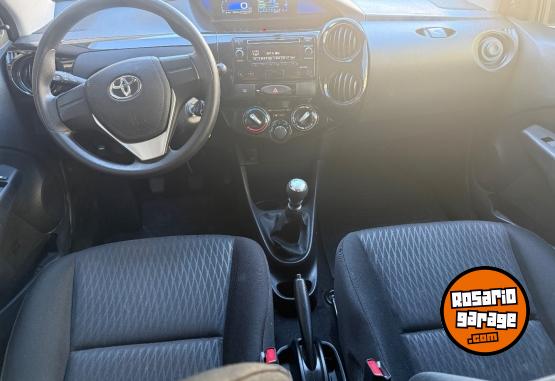 Autos - Toyota Etios 2022 Nafta 30000Km - En Venta