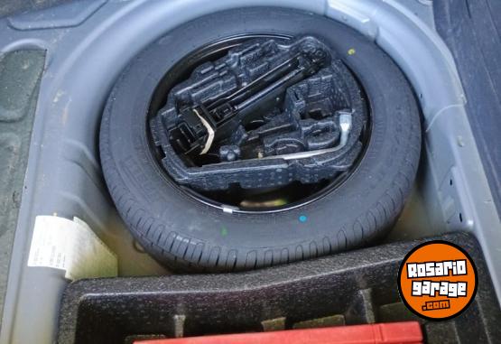 Autos - Volkswagen SURAN TRACK 1.6 NAFTA. 2019 Nafta 85000Km - En Venta