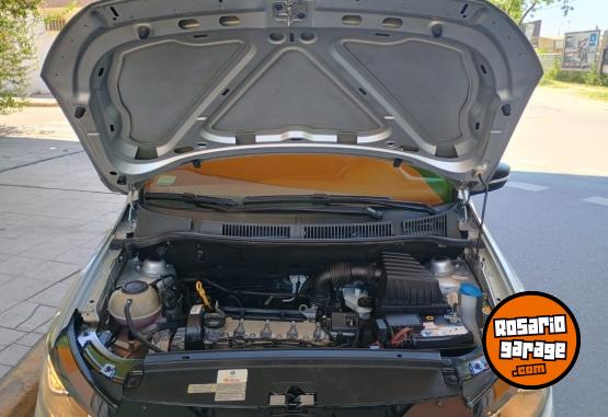 Autos - Volkswagen SURAN TRACK 1.6 NAFTA. 2019 Nafta 85000Km - En Venta