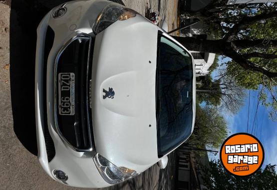 Autos - Peugeot 208 Active 2015 Nafta 86000Km - En Venta