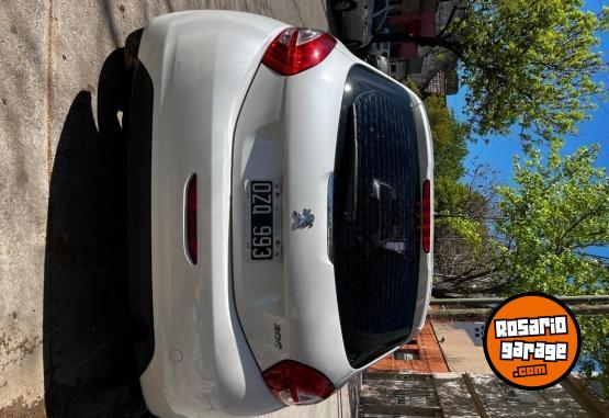 Autos - Peugeot 208 Active 2015 Nafta 86000Km - En Venta