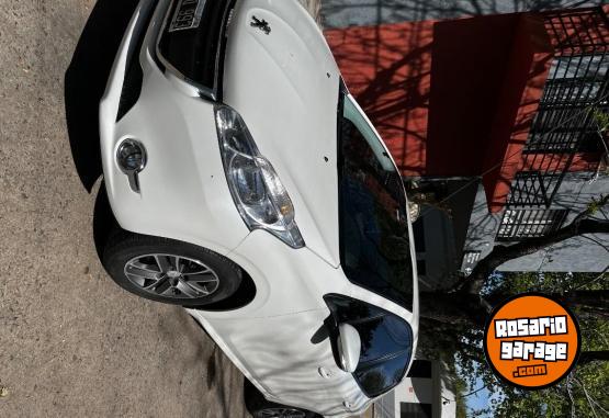 Autos - Peugeot 208 Active 2015 Nafta 86000Km - En Venta