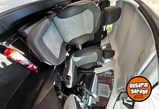 Autos - Peugeot 208 Active 2015 Nafta 86000Km - En Venta