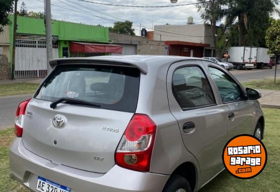 Autos - Toyota Etios X 2020 Nafta 80000Km - En Venta
