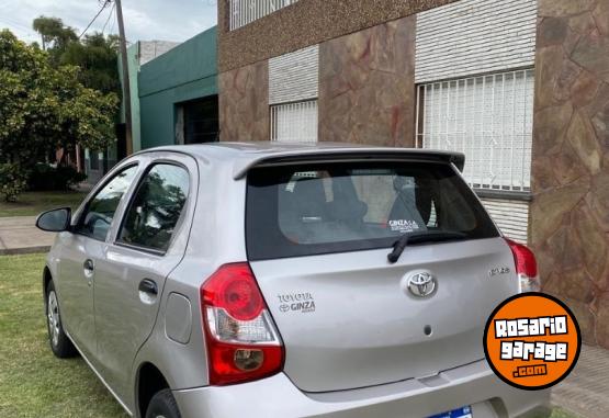 Autos - Toyota Etios X 2020 Nafta 80000Km - En Venta