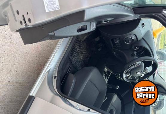 Utilitarios - Renault Kangoo 2025 Nafta 5000Km - En Venta