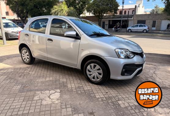 Autos - Toyota etios 2020 Nafta 28000Km - En Venta