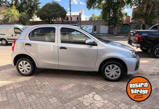 Autos - Toyota etios 2020 Nafta 28000Km - En Venta