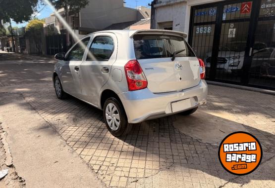 Autos - Toyota etios 2020 Nafta 28000Km - En Venta