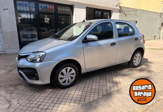 Autos - Toyota etios 2020 Nafta 28000Km - En Venta