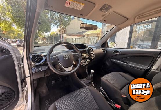 Autos - Toyota etios 2020 Nafta 28000Km - En Venta