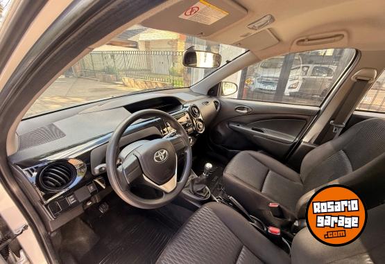 Autos - Toyota etios 2020 Nafta 28000Km - En Venta